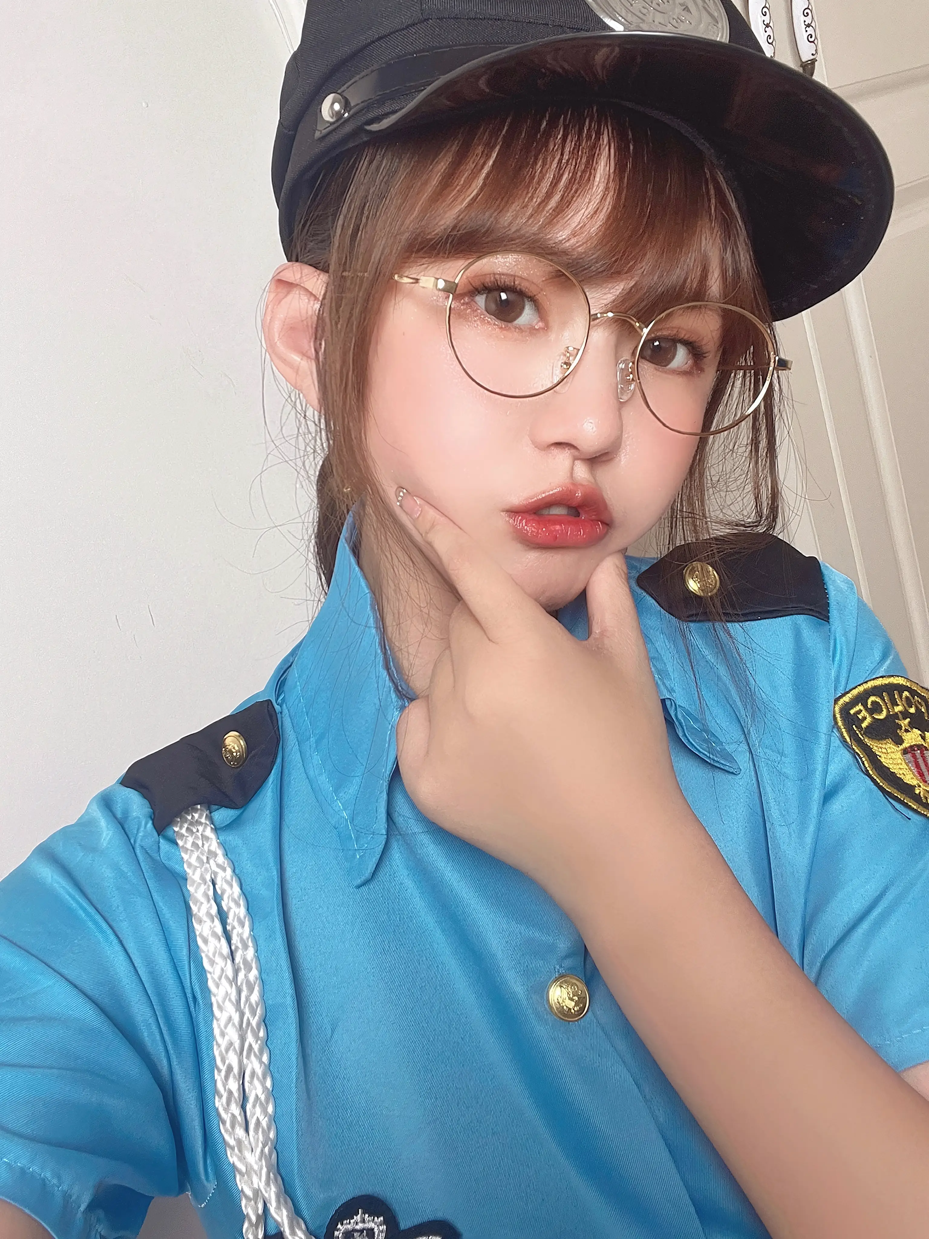 张思允 – 女警制服 35P 7V